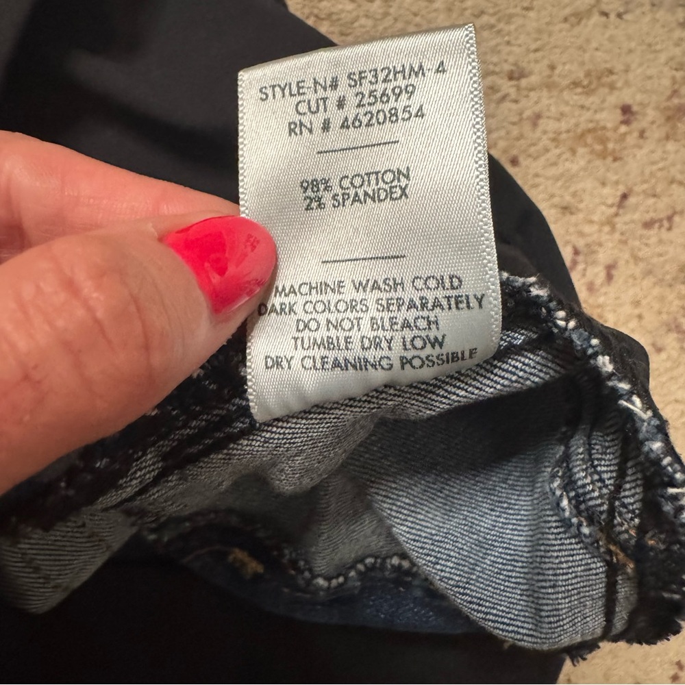 Just Black Denim Maternity Shorts - Picture 6 of 7